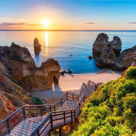 2 Bedrooms Ac&pools Near Town&beach Sleeps 6